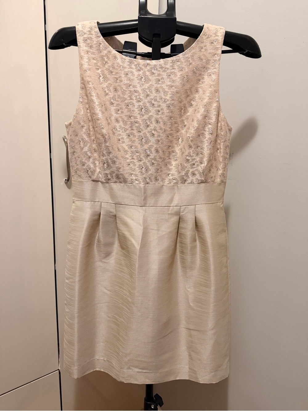 Tahari Champagne Textured Sleeveless Formal Dress